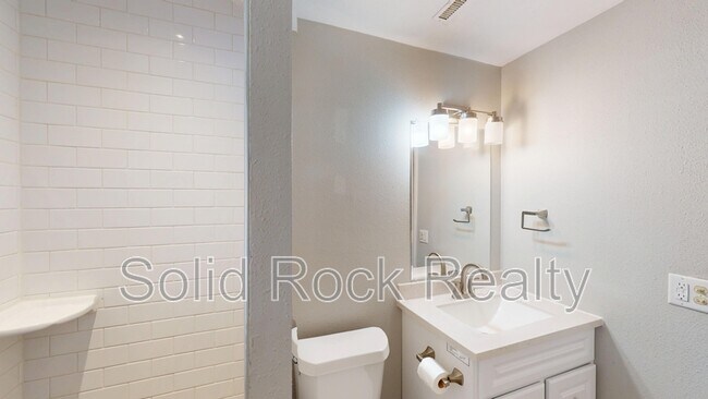 Building Photo - 1615 Shasta Dr