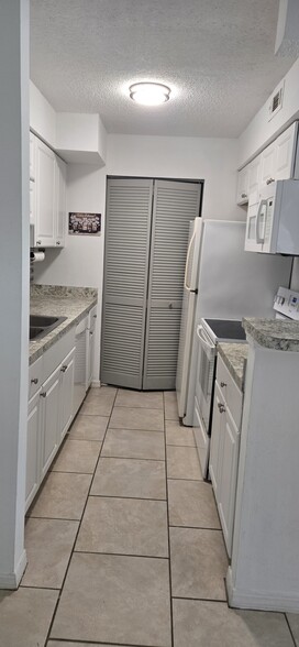 Building Photo - 10200 Belle Rive Blvd