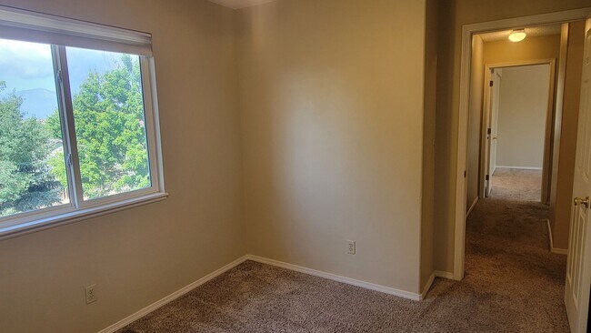 Building Photo - 4 Bed 3 Bath off Dublin/Powers w/AC- Avail...