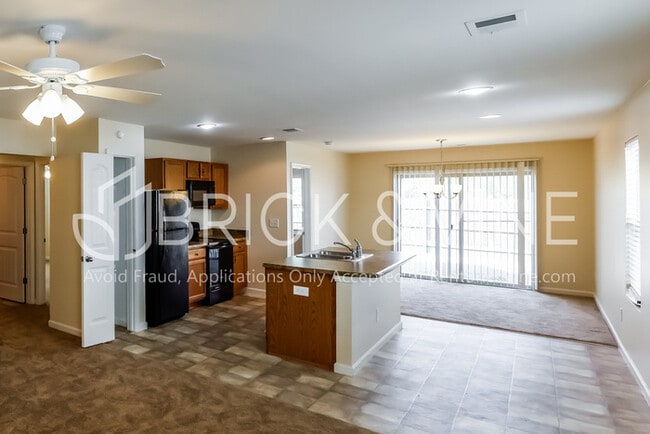 Building Photo - 9336 Hoffman Pl