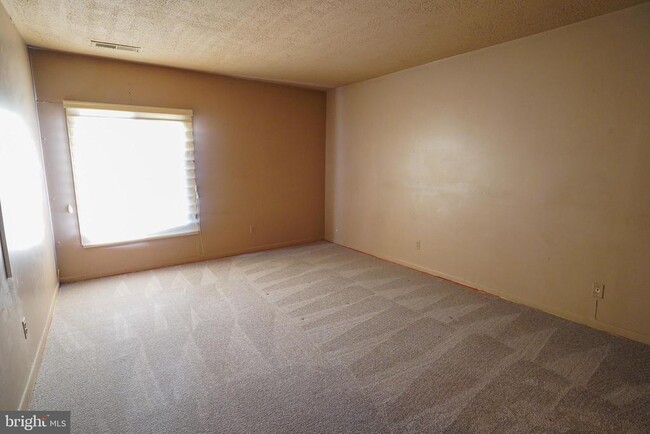 Building Photo - 10115 Prince Pl