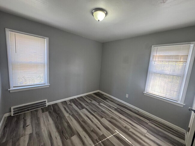 Building Photo - 19821 Lyndon St