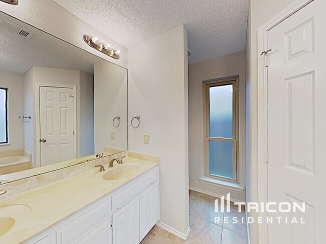 Building Photo - 6003 Meadowside Trail