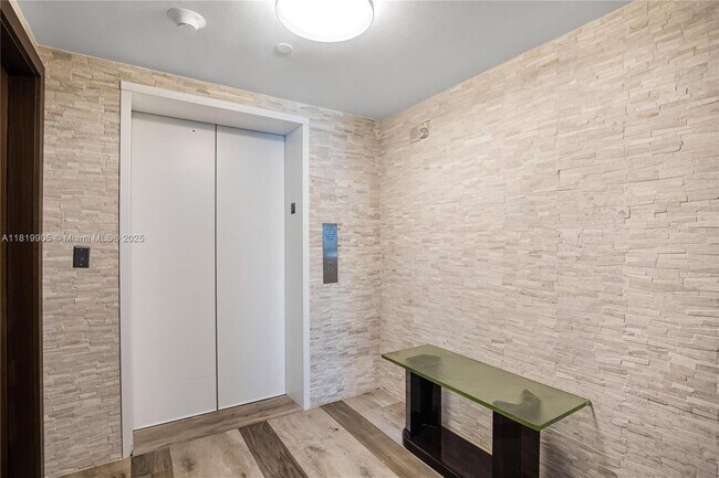 Building Photo - 1331 Brickell Bay Dr