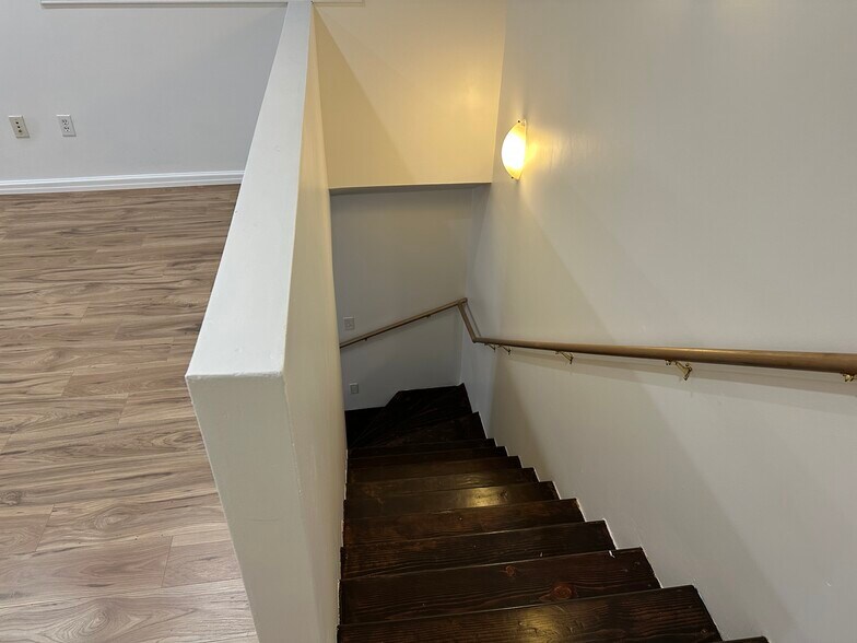 Stairs - 19921 Forest Park Dr NE