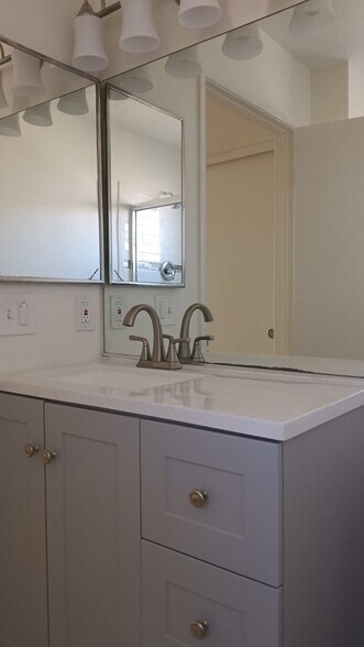 New bath vanity - 1901 Villa Palms Ct