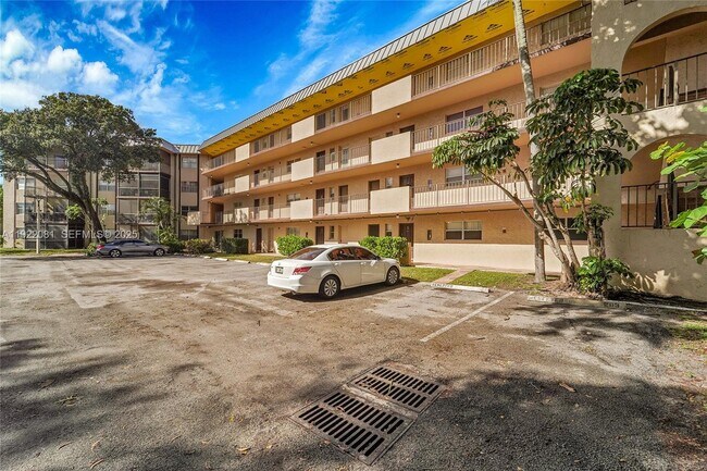 Building Photo - 6101 N Falls Cir Dr