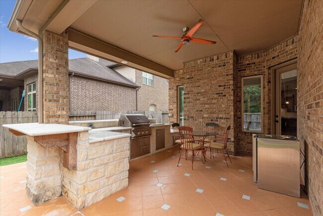 Building Photo - 23034 Creek Park Dr