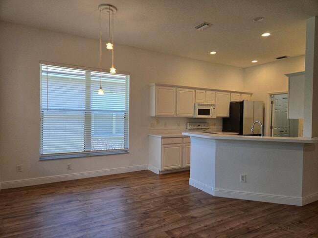 Building Photo - Lake Mary - 3 Bedrooms, 2 Bathrooms - $3,095.00