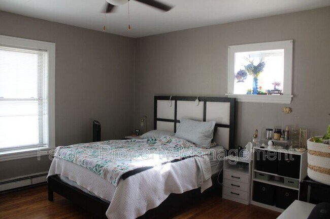 Building Photo - 130 Parsons St