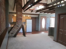 Building Photo - 102 Carlisle St