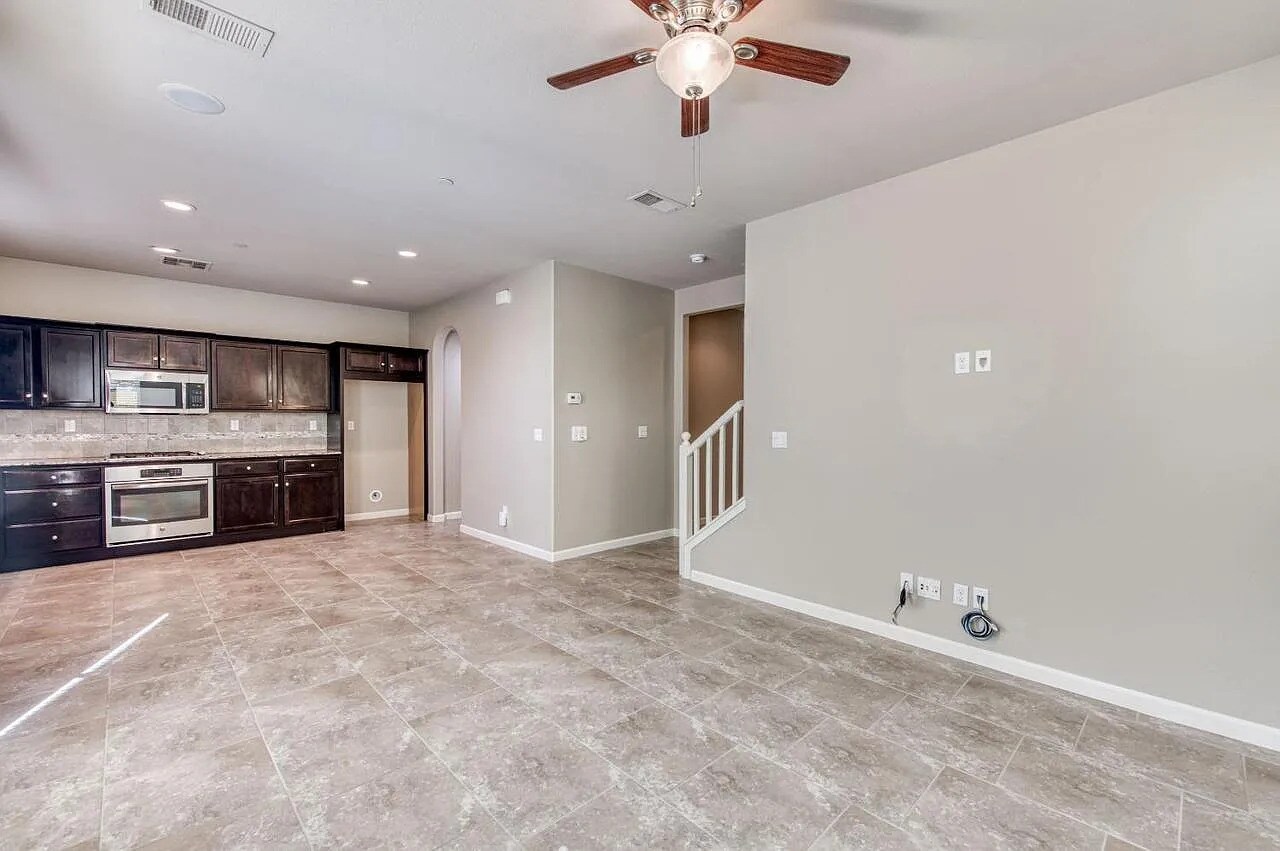 Building Photo - 1304 Royalty Way