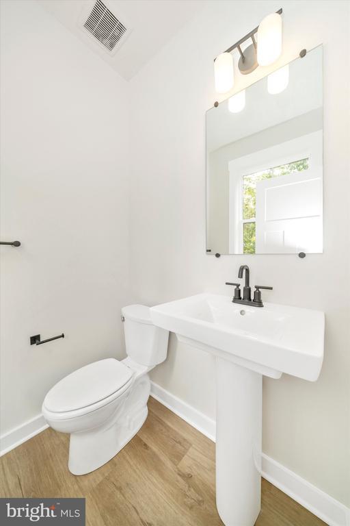 Building Photo - 801 Cedar Ave