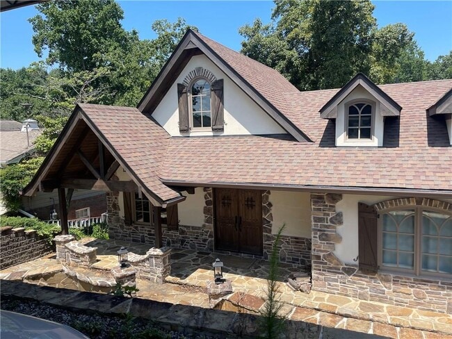 Building Photo - 2115 Kemp Dr