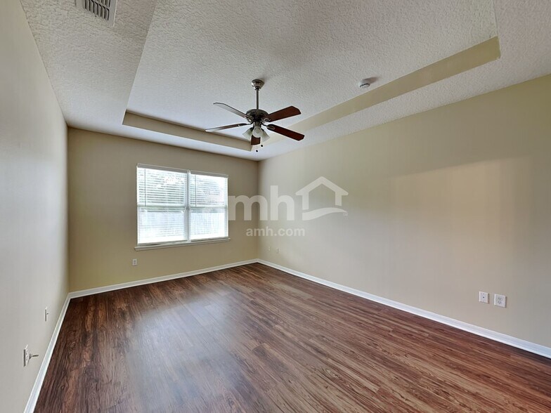 Building Photo - 711 Red Cedar Ct