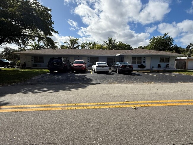 Building Photo - 826 NE 16th St