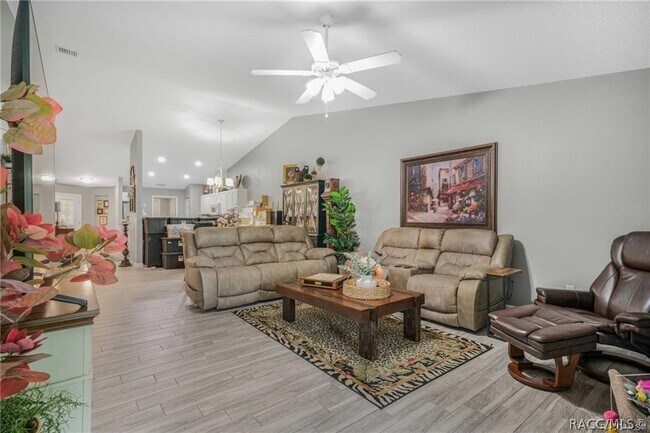 Building Photo - 2142 S Gleneagle Terrace