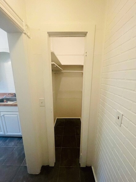 Building Photo - 420 Littleworth Ln