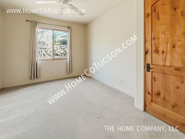 Building Photo - 1621 E Crimson Canyon Pl