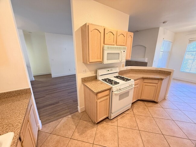 Building Photo - 2050 W Warm Springs Rd