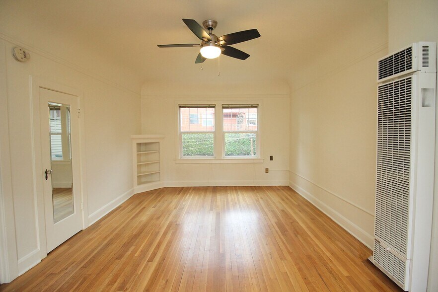 Building Photo - 3087 SE Ankeny St