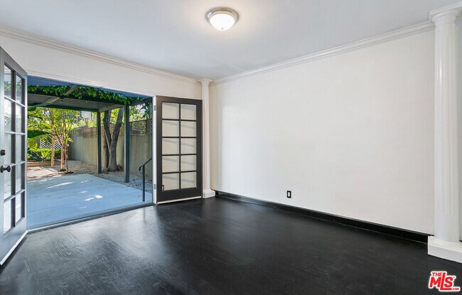 Building Photo - 508 N San Vicente Blvd