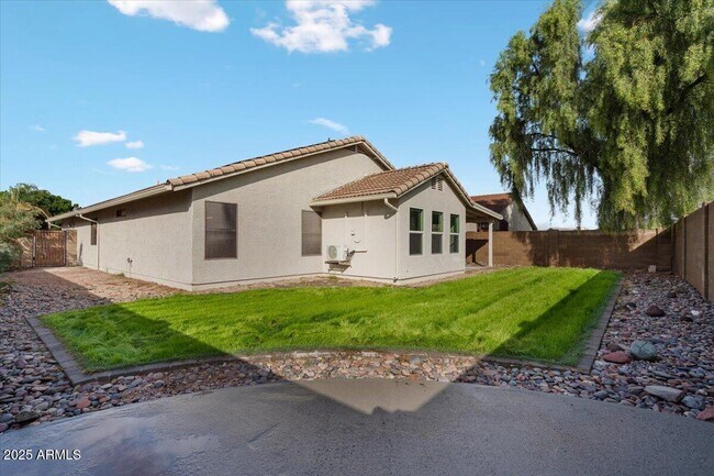 Building Photo - 21233 N 30th Ave