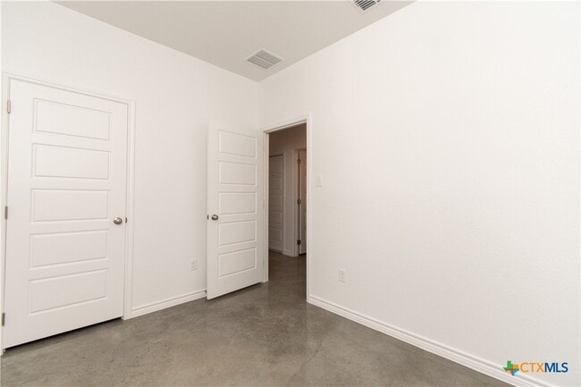 Building Photo - 3905 Hackberry Dr