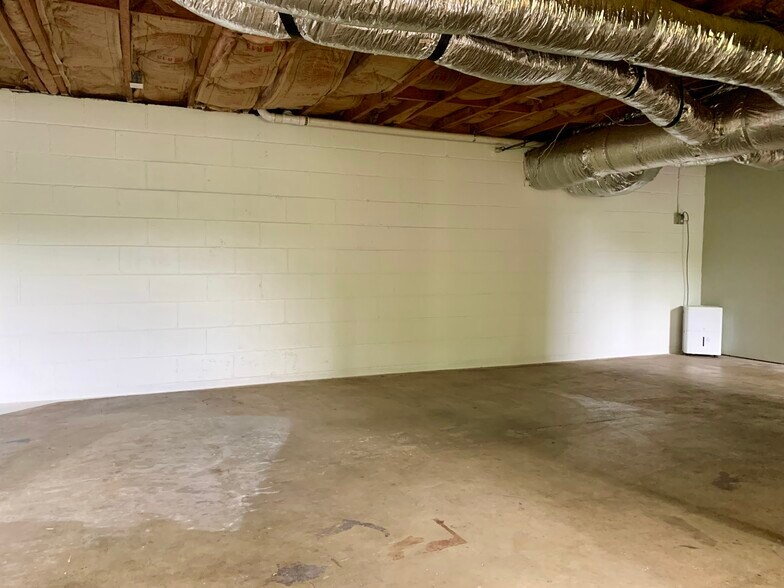 Building Photo - 1411 Ardee Ave