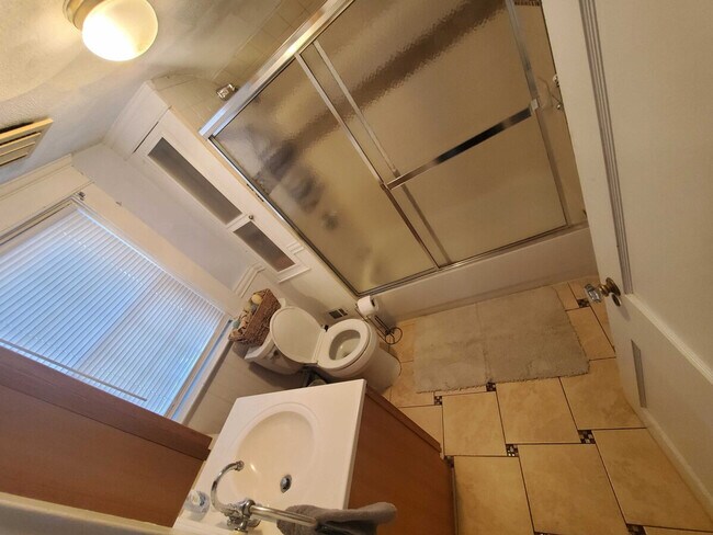 Building Photo - 55 Mapleton St