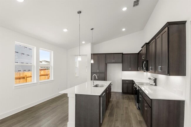 Building Photo - 1012 Yaupon Holly Dr