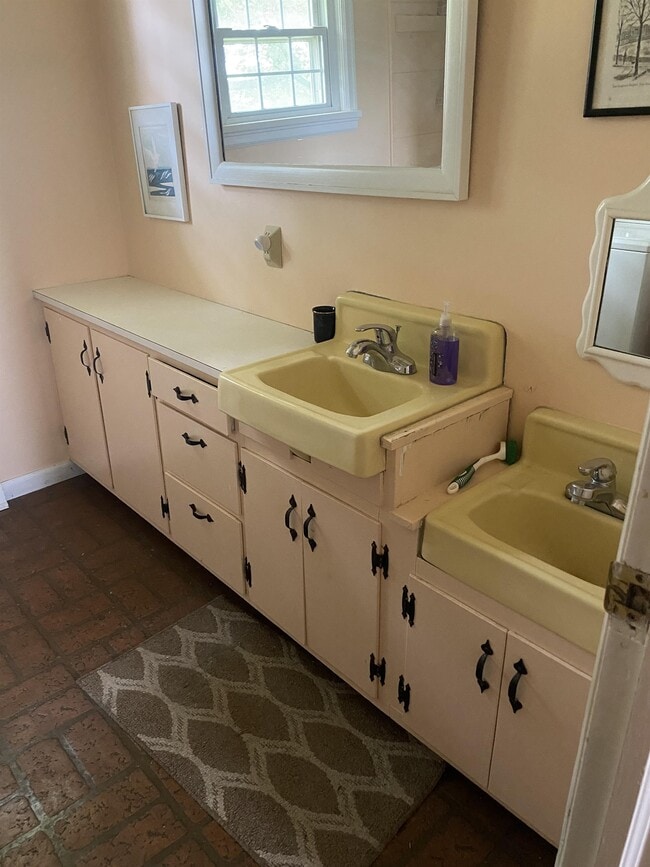 Building Photo - 7020 Brown Rd