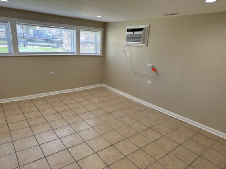 Building Photo - 2236 N Nagle Ave