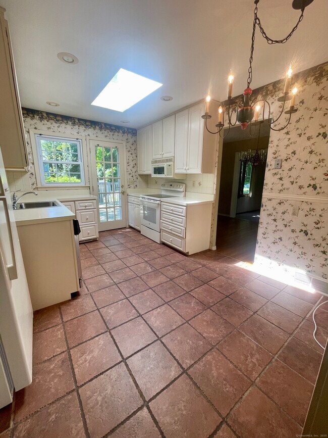 Building Photo - 97 Pepperidge Cir