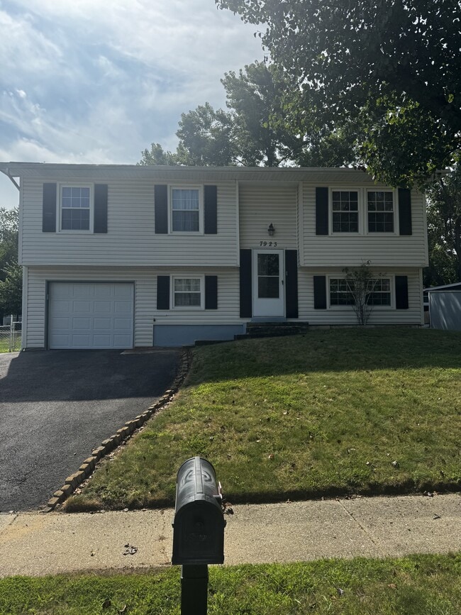 Building Photo - 7923 Stonehearth Rd