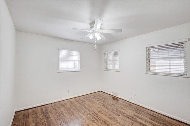 Building Photo - 3263 Bilglade Rd