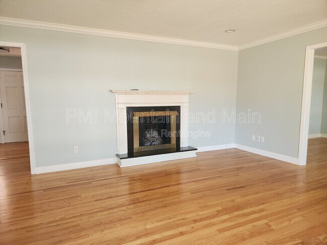 Building Photo - 1220 Woodmont Dr