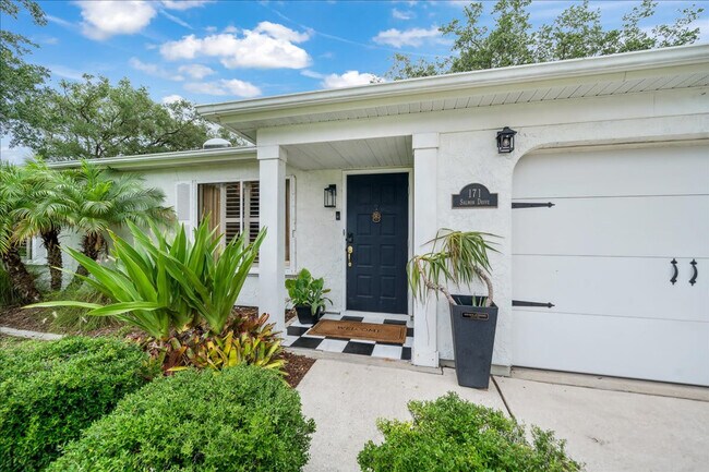 Building Photo - 171 Salmon Dr NE