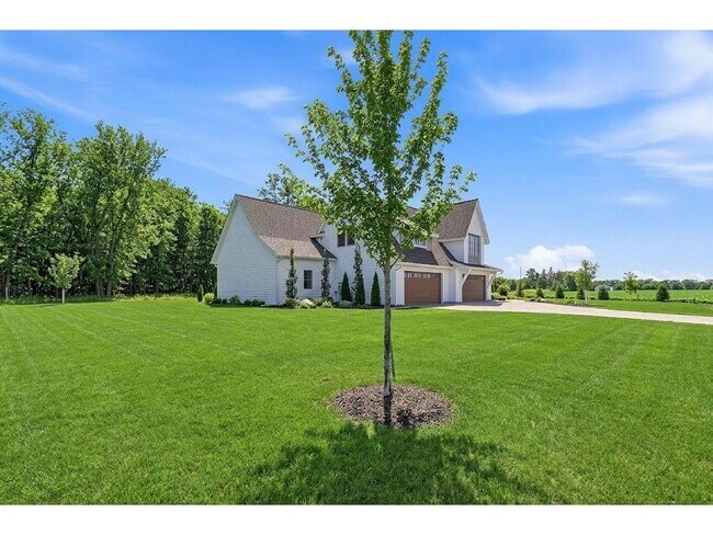 Building Photo - 6201 Gustavus Dr
