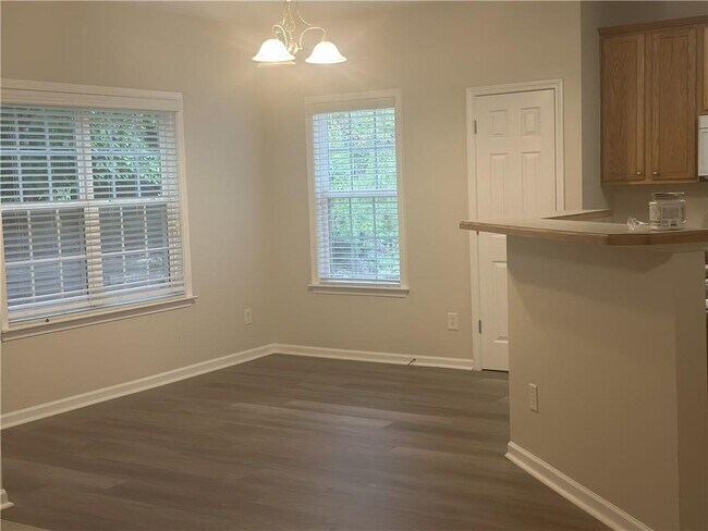 Building Photo - 3852 Roxfield Dr NE