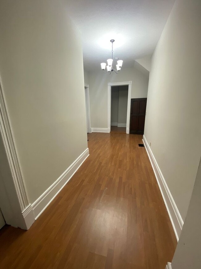 Building Photo - 1708