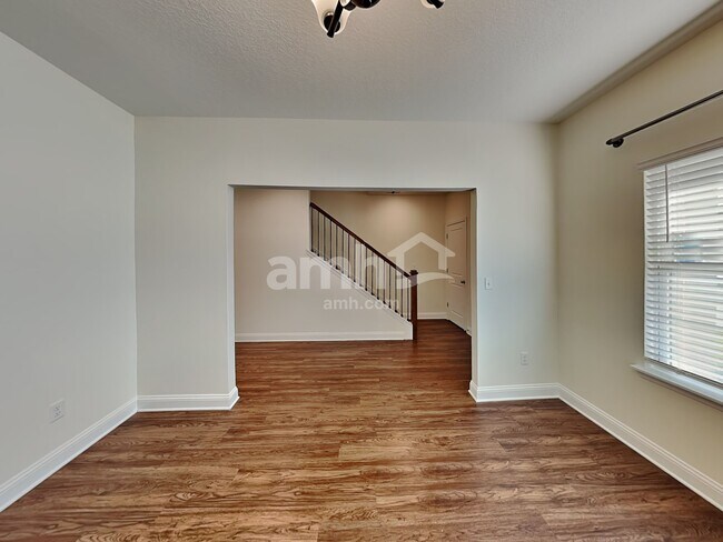 Building Photo - 3136 Creek Village Ln