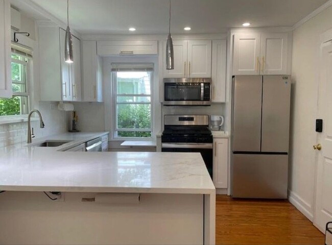 shared kitchen - 76 Glen Ridge Ave