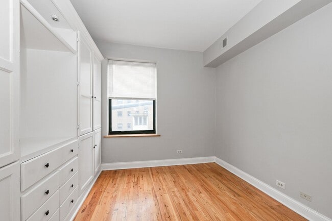 Building Photo - One Bedroom Available in South Shore