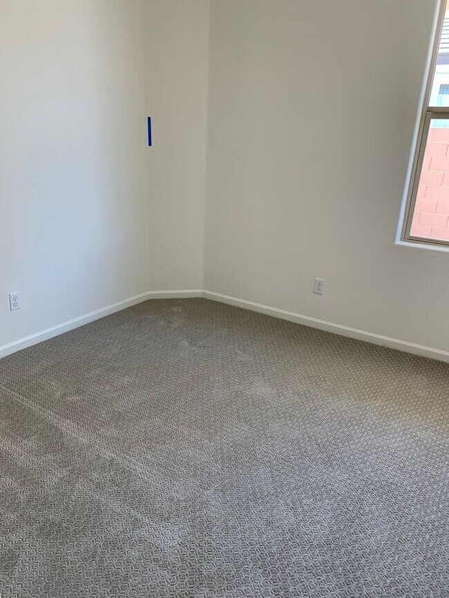 Building Photo - This stunning 4-bedroom, 2-bathroom home l...