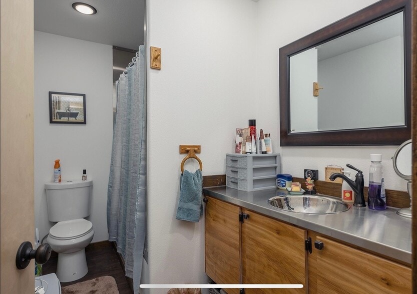 Main Bedroom’s bathroom - 415 E 5th Ave