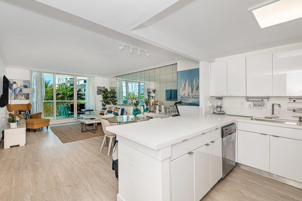 Building Photo - 2301 Collins Ave