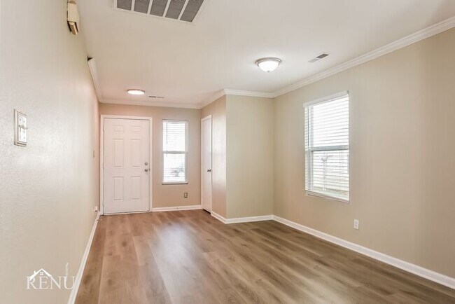 Building Photo - 132 Lockport Dr