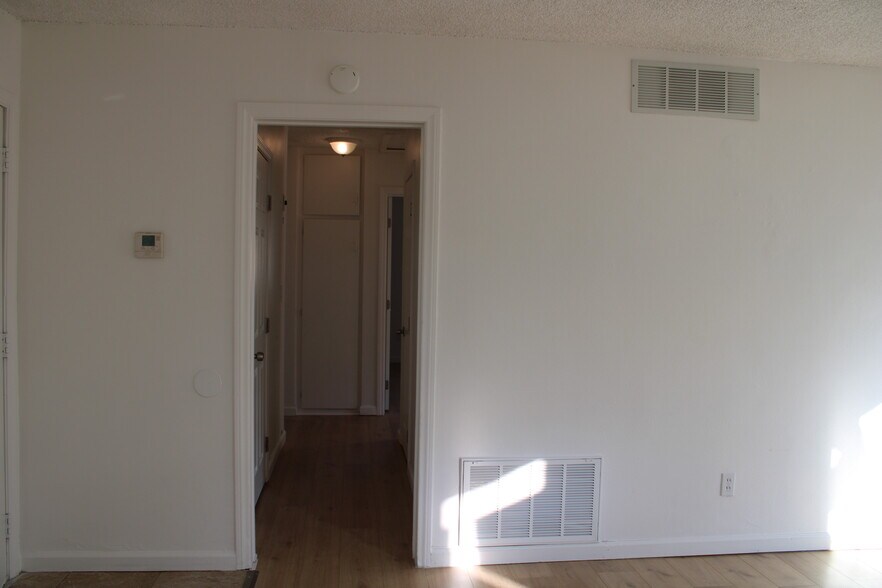 Building Photo - 144 E Avenue Q