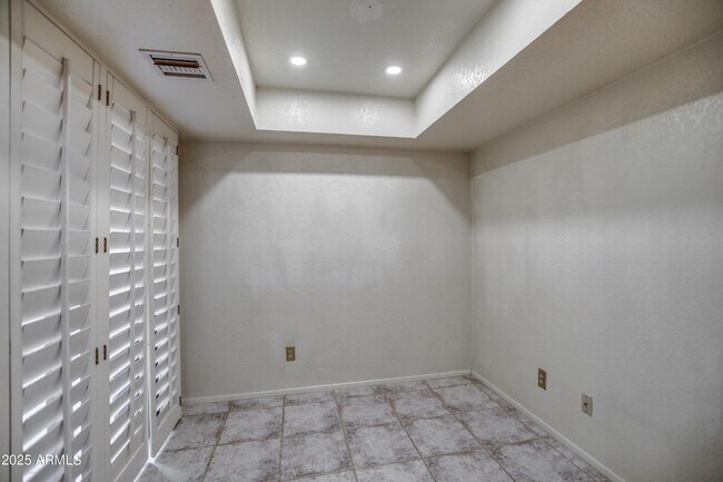 Building Photo - 4303 E Cactus Rd